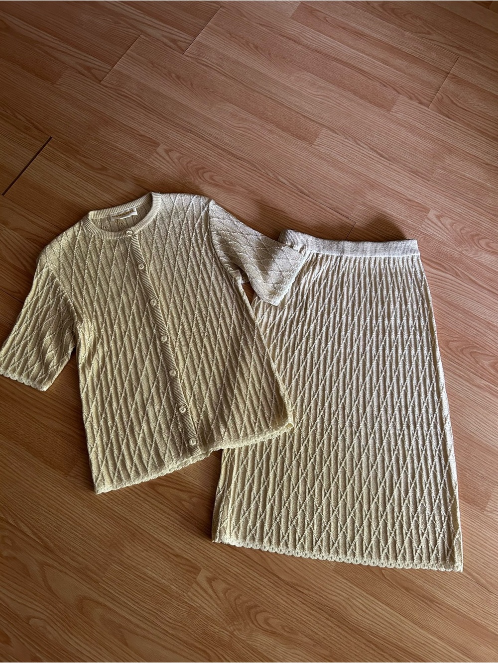 Vintage Vivanti Two Piece Gold Diamond Patterned Skirt Set